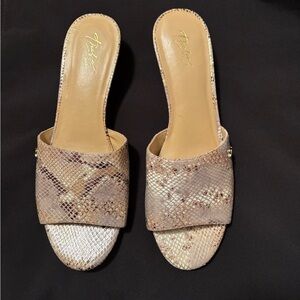 Thalia Sodi Women’s Gold Snakeskin Slide Wedge Sandals Size 11M NWOT
